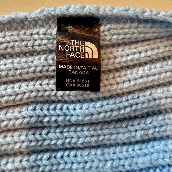 North Face Jumbo Knit Logo Scarf in Blue with White Stripe - Picture 4 of 5